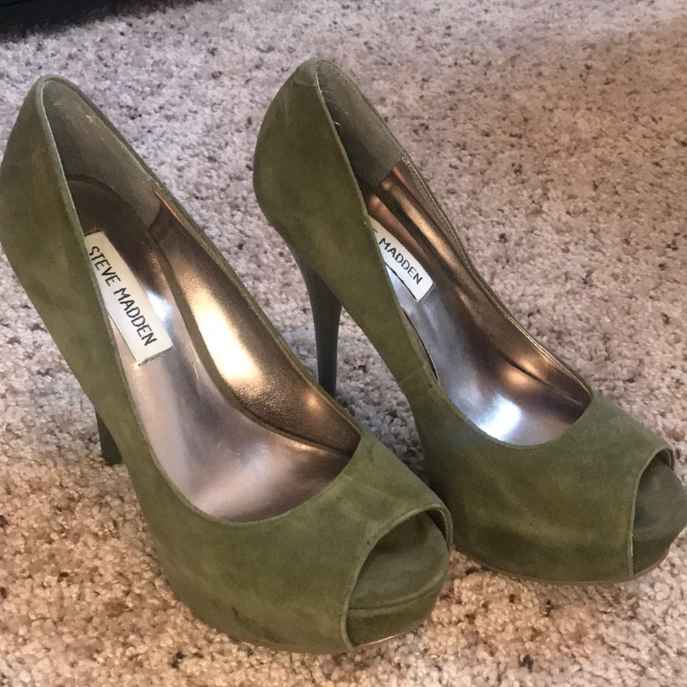 Olive green Steve Madden open toe pumps